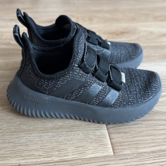 Boys Adidas 10.5 toddler sneaker - Picture 3 of 4